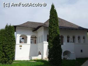 [P15] Casa Nifon, vechi sediu al stăreției, actual Muzeu eparhial - Mănăstirea Stelea.  » foto by tata123 🔱
 - 
<span class="allrVoted glyphicon glyphicon-heart hidden" id="av980916"></span>
<a class="m-l-10 hidden" id="sv980916" onclick="voting_Foto_DelVot(,980916,23940)" role="button">șterge vot <span class="glyphicon glyphicon-remove"></span></a>
<a id="v9980916" class=" c-red"  onclick="voting_Foto_SetVot(980916)" role="button"><span class="glyphicon glyphicon-heart-empty"></span> <b>LIKE</b> = Votează poza</a> <img class="hidden"  id="f980916W9" src="/imagini/loader.gif" border="0" /><span class="AjErrMes hidden" id="e980916ErM"></span>