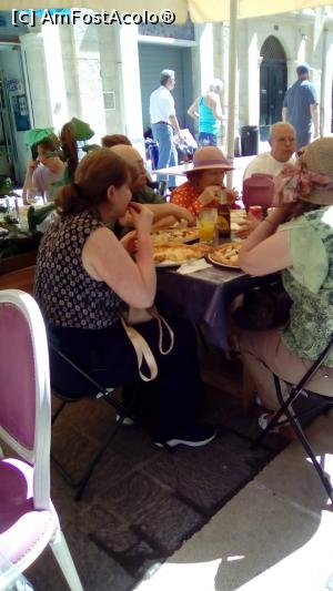 [P09] GRUP DE ROMANI MANCAND PIZZA » foto by ile57b
 - 
<span class="allrVoted glyphicon glyphicon-heart hidden" id="av1299225"></span>
<a class="m-l-10 hidden" id="sv1299225" onclick="voting_Foto_DelVot(,1299225,23969)" role="button">șterge vot <span class="glyphicon glyphicon-remove"></span></a>
<a id="v91299225" class=" c-red"  onclick="voting_Foto_SetVot(1299225)" role="button"><span class="glyphicon glyphicon-heart-empty"></span> <b>LIKE</b> = Votează poza</a> <img class="hidden"  id="f1299225W9" src="/imagini/loader.gif" border="0" /><span class="AjErrMes hidden" id="e1299225ErM"></span>