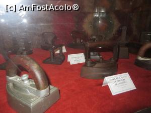 [P10] Expoziția „Istoria și evoluția fiarelor de călcat” - Muzeul Etnografic Câmpulung Muscel.  » foto by tata123 🔱
 - 
<span class="allrVoted glyphicon glyphicon-heart hidden" id="av808757"></span>
<a class="m-l-10 hidden" id="sv808757" onclick="voting_Foto_DelVot(,808757,24135)" role="button">șterge vot <span class="glyphicon glyphicon-remove"></span></a>
<a id="v9808757" class=" c-red"  onclick="voting_Foto_SetVot(808757)" role="button"><span class="glyphicon glyphicon-heart-empty"></span> <b>LIKE</b> = Votează poza</a> <img class="hidden"  id="f808757W9" src="/imagini/loader.gif" border="0" /><span class="AjErrMes hidden" id="e808757ErM"></span>