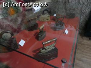 [P12] Expoziția „Istoria și evoluția fiarelor de călcat” - Muzeul Etnografic Câmpulung Muscel.  » foto by tata123 🔱
 - 
<span class="allrVoted glyphicon glyphicon-heart hidden" id="av808759"></span>
<a class="m-l-10 hidden" id="sv808759" onclick="voting_Foto_DelVot(,808759,24135)" role="button">șterge vot <span class="glyphicon glyphicon-remove"></span></a>
<a id="v9808759" class=" c-red"  onclick="voting_Foto_SetVot(808759)" role="button"><span class="glyphicon glyphicon-heart-empty"></span> <b>LIKE</b> = Votează poza</a> <img class="hidden"  id="f808759W9" src="/imagini/loader.gif" border="0" /><span class="AjErrMes hidden" id="e808759ErM"></span>