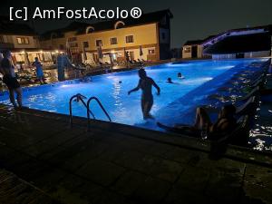 [P02] Piscina iluminata pe timp de noapte » foto by GeorgeMur
 - 
<span class="allrVoted glyphicon glyphicon-heart hidden" id="av1384414"></span>
<a class="m-l-10 hidden" id="sv1384414" onclick="voting_Foto_DelVot(,1384414,24161)" role="button">șterge vot <span class="glyphicon glyphicon-remove"></span></a>
<a id="v91384414" class=" c-red"  onclick="voting_Foto_SetVot(1384414)" role="button"><span class="glyphicon glyphicon-heart-empty"></span> <b>LIKE</b> = Votează poza</a> <img class="hidden"  id="f1384414W9" src="/imagini/loader.gif" border="0" /><span class="AjErrMes hidden" id="e1384414ErM"></span>