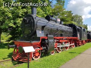 [P15] <strong>Modelul 230.128</strong> ni s-a părut o locomotivă suplă, mai elegantă decât celelalte exponate de mari dimensiuni din jur. Având peste 18 metri lungime, această locomotivă fabricată la Reșița în anul 1932 avea un consum mai redus și atingea 100 kilometri/oră. » foto by Floryn81
 - 
<span class="allrVoted glyphicon glyphicon-heart hidden" id="av1193197"></span>
<a class="m-l-10 hidden" id="sv1193197" onclick="voting_Foto_DelVot(,1193197,24297)" role="button">șterge vot <span class="glyphicon glyphicon-remove"></span></a>
<a id="v91193197" class=" c-red"  onclick="voting_Foto_SetVot(1193197)" role="button"><span class="glyphicon glyphicon-heart-empty"></span> <b>LIKE</b> = Votează poza</a> <img class="hidden"  id="f1193197W9" src="/imagini/loader.gif" border="0" /><span class="AjErrMes hidden" id="e1193197ErM"></span>