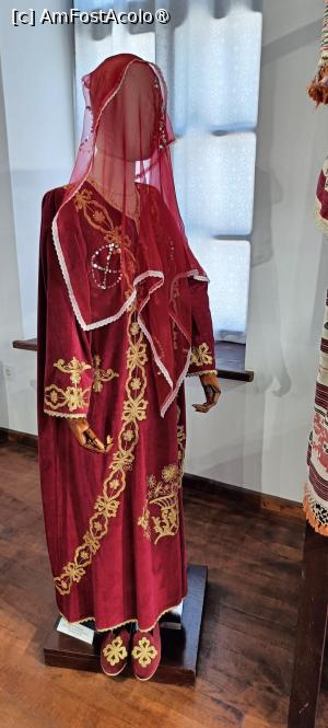 [P12] Costum de mireasă. » foto by tata123 🔱
 - 
<span class="allrVoted glyphicon glyphicon-heart hidden" id="av1497588"></span>
<a class="m-l-10 hidden" id="sv1497588" onclick="voting_Foto_DelVot(,1497588,24302)" role="button">șterge vot <span class="glyphicon glyphicon-remove"></span></a>
<a id="v91497588" class=" c-red"  onclick="voting_Foto_SetVot(1497588)" role="button"><span class="glyphicon glyphicon-heart-empty"></span> <b>LIKE</b> = Votează poza</a> <img class="hidden"  id="f1497588W9" src="/imagini/loader.gif" border="0" /><span class="AjErrMes hidden" id="e1497588ErM"></span>