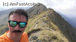 [P05] Pe creasta pe cararea ingusta de la Varful Vistea Mare la Varful Moldoveanu<p> Pare scary, dar nu e chiar asa...  » foto by raducondurache
 - 
<span class="allrVoted glyphicon glyphicon-heart hidden" id="av1007753"></span>
<a class="m-l-10 hidden" id="sv1007753" onclick="voting_Foto_DelVot(,1007753,24304)" role="button">șterge vot <span class="glyphicon glyphicon-remove"></span></a>
<a id="v91007753" class=" c-red"  onclick="voting_Foto_SetVot(1007753)" role="button"><span class="glyphicon glyphicon-heart-empty"></span> <b>LIKE</b> = Votează poza</a> <img class="hidden"  id="f1007753W9" src="/imagini/loader.gif" border="0" /><span class="AjErrMes hidden" id="e1007753ErM"></span>