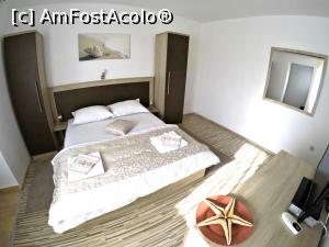 [P02] Camera in care am stat eu si prietenul meu. Poza descarcata de pe booking. Camera arata identic si in realitate.  » foto by Ioana Lupu
 - 
<span class="allrVoted glyphicon glyphicon-heart hidden" id="av1010188"></span>
<a class="m-l-10 hidden" id="sv1010188" onclick="voting_Foto_DelVot(,1010188,24335)" role="button">șterge vot <span class="glyphicon glyphicon-remove"></span></a>
<a id="v91010188" class=" c-red"  onclick="voting_Foto_SetVot(1010188)" role="button"><span class="glyphicon glyphicon-heart-empty"></span> <b>LIKE</b> = Votează poza</a> <img class="hidden"  id="f1010188W9" src="/imagini/loader.gif" border="0" /><span class="AjErrMes hidden" id="e1010188ErM"></span>