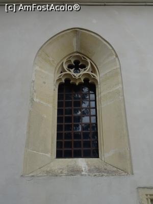 [P08] Fereastră cu muluri gotice - Biserica „Sf. Cuvioasa Paraschiva” - Feleacu, Cluj.  » foto by tata123 🔱
 - 
<span class="allrVoted glyphicon glyphicon-heart hidden" id="av1041925"></span>
<a class="m-l-10 hidden" id="sv1041925" onclick="voting_Foto_DelVot(,1041925,24360)" role="button">șterge vot <span class="glyphicon glyphicon-remove"></span></a>
<a id="v91041925" class=" c-red"  onclick="voting_Foto_SetVot(1041925)" role="button"><span class="glyphicon glyphicon-heart-empty"></span> <b>LIKE</b> = Votează poza</a> <img class="hidden"  id="f1041925W9" src="/imagini/loader.gif" border="0" /><span class="AjErrMes hidden" id="e1041925ErM"></span>