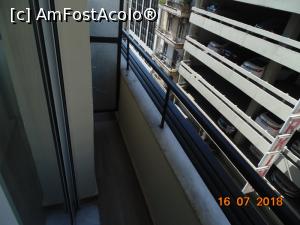 [P10] Balcon si parcarea din fata hotelului.  » foto by melena
 - 
<span class="allrVoted glyphicon glyphicon-heart hidden" id="av1013077"></span>
<a class="m-l-10 hidden" id="sv1013077" onclick="voting_Foto_DelVot(,1013077,24372)" role="button">șterge vot <span class="glyphicon glyphicon-remove"></span></a>
<a id="v91013077" class=" c-red"  onclick="voting_Foto_SetVot(1013077)" role="button"><span class="glyphicon glyphicon-heart-empty"></span> <b>LIKE</b> = Votează poza</a> <img class="hidden"  id="f1013077W9" src="/imagini/loader.gif" border="0" /><span class="AjErrMes hidden" id="e1013077ErM"></span>