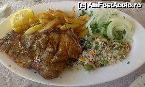[P14] Terasa Mango, Kalogria Beach - cotlet de porc la grătar cu cartofi prăjiți și orez cu legume.  » foto by bogumil
 - 
<span class="allrVoted glyphicon glyphicon-heart hidden" id="av633176"></span>
<a class="m-l-10 hidden" id="sv633176" onclick="voting_Foto_DelVot(,633176,24483)" role="button">șterge vot <span class="glyphicon glyphicon-remove"></span></a>
<a id="v9633176" class=" c-red"  onclick="voting_Foto_SetVot(633176)" role="button"><span class="glyphicon glyphicon-heart-empty"></span> <b>LIKE</b> = Votează poza</a> <img class="hidden"  id="f633176W9" src="/imagini/loader.gif" border="0" /><span class="AjErrMes hidden" id="e633176ErM"></span>