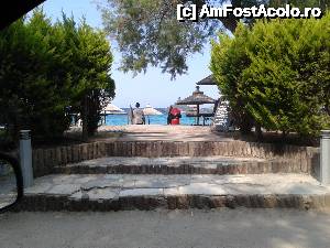 [P04] Terasa Mango, Kalogria Beach - peste drum este plaja hotelului.  » foto by bogumil
 - 
<span class="allrVoted glyphicon glyphicon-heart hidden" id="av633166"></span>
<a class="m-l-10 hidden" id="sv633166" onclick="voting_Foto_DelVot(,633166,24483)" role="button">șterge vot <span class="glyphicon glyphicon-remove"></span></a>
<a id="v9633166" class=" c-red"  onclick="voting_Foto_SetVot(633166)" role="button"><span class="glyphicon glyphicon-heart-empty"></span> <b>LIKE</b> = Votează poza</a> <img class="hidden"  id="f633166W9" src="/imagini/loader.gif" border="0" /><span class="AjErrMes hidden" id="e633166ErM"></span>