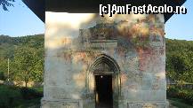 [P04] doar zidul de la intrarea in biserica este pictat » foto by cristi82d
 - 
<span class="allrVoted glyphicon glyphicon-heart hidden" id="av140912"></span>
<a class="m-l-10 hidden" id="sv140912" onclick="voting_Foto_DelVot(,140912,24486)" role="button">șterge vot <span class="glyphicon glyphicon-remove"></span></a>
<a id="v9140912" class=" c-red"  onclick="voting_Foto_SetVot(140912)" role="button"><span class="glyphicon glyphicon-heart-empty"></span> <b>LIKE</b> = Votează poza</a> <img class="hidden"  id="f140912W9" src="/imagini/loader.gif" border="0" /><span class="AjErrMes hidden" id="e140912ErM"></span>