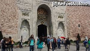 [P13] Intrarea la palatul Topkapi » foto by popescuionut
 - 
<span class="allrVoted glyphicon glyphicon-heart hidden" id="av515047"></span>
<a class="m-l-10 hidden" id="sv515047" onclick="voting_Foto_DelVot(,515047,24606)" role="button">șterge vot <span class="glyphicon glyphicon-remove"></span></a>
<a id="v9515047" class=" c-red"  onclick="voting_Foto_SetVot(515047)" role="button"><span class="glyphicon glyphicon-heart-empty"></span> <b>LIKE</b> = Votează poza</a> <img class="hidden"  id="f515047W9" src="/imagini/loader.gif" border="0" /><span class="AjErrMes hidden" id="e515047ErM"></span>