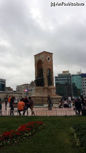 [P14] Piata Taksim » foto by popescuionut
 - 
<span class="allrVoted glyphicon glyphicon-heart hidden" id="av515048"></span>
<a class="m-l-10 hidden" id="sv515048" onclick="voting_Foto_DelVot(,515048,24606)" role="button">șterge vot <span class="glyphicon glyphicon-remove"></span></a>
<a id="v9515048" class=" c-red"  onclick="voting_Foto_SetVot(515048)" role="button"><span class="glyphicon glyphicon-heart-empty"></span> <b>LIKE</b> = Votează poza</a> <img class="hidden"  id="f515048W9" src="/imagini/loader.gif" border="0" /><span class="AjErrMes hidden" id="e515048ErM"></span>