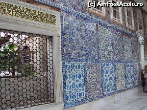 [P05] Moscheea Eyup - curtea interioară, cu frumoase plăci de faianţă de Iznik » foto by Carmen Ion
 - 
<span class="allrVoted glyphicon glyphicon-heart hidden" id="av565761"></span>
<a class="m-l-10 hidden" id="sv565761" onclick="voting_Foto_DelVot(,565761,24606)" role="button">șterge vot <span class="glyphicon glyphicon-remove"></span></a>
<a id="v9565761" class=" c-red"  onclick="voting_Foto_SetVot(565761)" role="button"><span class="glyphicon glyphicon-heart-empty"></span> <b>LIKE</b> = Votează poza</a> <img class="hidden"  id="f565761W9" src="/imagini/loader.gif" border="0" /><span class="AjErrMes hidden" id="e565761ErM"></span>
