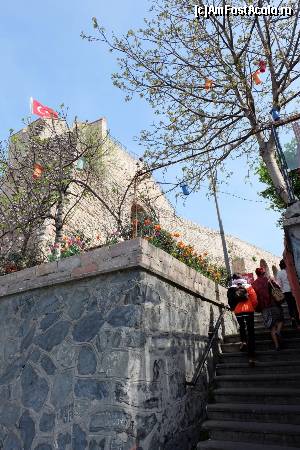 [P32] Intram spre ziduri, pe strada Hoca Cakir » foto by nickro
 - 
<span class="allrVoted glyphicon glyphicon-heart hidden" id="av643221"></span>
<a class="m-l-10 hidden" id="sv643221" onclick="voting_Foto_DelVot(,643221,24606)" role="button">șterge vot <span class="glyphicon glyphicon-remove"></span></a>
<a id="v9643221" class=" c-red"  onclick="voting_Foto_SetVot(643221)" role="button"><span class="glyphicon glyphicon-heart-empty"></span> <b>LIKE</b> = Votează poza</a> <img class="hidden"  id="f643221W9" src="/imagini/loader.gif" border="0" /><span class="AjErrMes hidden" id="e643221ErM"></span>