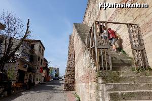 [P36] Zidurile Constantinopolului. Accesul este mai putin riscant pe aceasta scara, nu departe de prima.  » foto by nickro
 - 
<span class="allrVoted glyphicon glyphicon-heart hidden" id="av643225"></span>
<a class="m-l-10 hidden" id="sv643225" onclick="voting_Foto_DelVot(,643225,24606)" role="button">șterge vot <span class="glyphicon glyphicon-remove"></span></a>
<a id="v9643225" class=" c-red"  onclick="voting_Foto_SetVot(643225)" role="button"><span class="glyphicon glyphicon-heart-empty"></span> <b>LIKE</b> = Votează poza</a> <img class="hidden"  id="f643225W9" src="/imagini/loader.gif" border="0" /><span class="AjErrMes hidden" id="e643225ErM"></span>