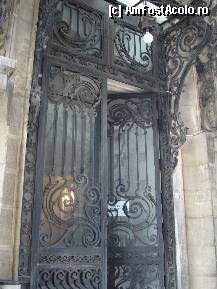 [P24] Palatul Cantacuzino - detaliu - usa laterala din fier forjat » foto by Diaura*
 - 
<span class="allrVoted glyphicon glyphicon-heart hidden" id="av34182"></span>
<a class="m-l-10 hidden" id="sv34182" onclick="voting_Foto_DelVot(,34182,24638)" role="button">șterge vot <span class="glyphicon glyphicon-remove"></span></a>
<a id="v934182" class=" c-red"  onclick="voting_Foto_SetVot(34182)" role="button"><span class="glyphicon glyphicon-heart-empty"></span> <b>LIKE</b> = Votează poza</a> <img class="hidden"  id="f34182W9" src="/imagini/loader.gif" border="0" /><span class="AjErrMes hidden" id="e34182ErM"></span>
