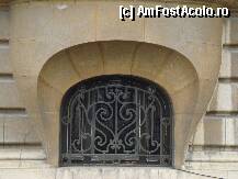 [P09] Palatul Cantacuzino - una din fereastrele subsolului , decorata si ea cu fier forjat » foto by Diaura*
 - 
<span class="allrVoted glyphicon glyphicon-heart hidden" id="av34151"></span>
<a class="m-l-10 hidden" id="sv34151" onclick="voting_Foto_DelVot(,34151,24638)" role="button">șterge vot <span class="glyphicon glyphicon-remove"></span></a>
<a id="v934151" class=" c-red"  onclick="voting_Foto_SetVot(34151)" role="button"><span class="glyphicon glyphicon-heart-empty"></span> <b>LIKE</b> = Votează poza</a> <img class="hidden"  id="f34151W9" src="/imagini/loader.gif" border="0" /><span class="AjErrMes hidden" id="e34151ErM"></span>