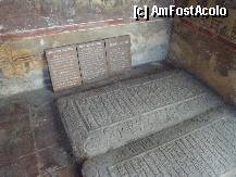 [P23] Biserica Domnească Sfântul Nicolae , Curtea de Argeș-morminte ale unor membri ai familiei Brătianu, adăpostite în pronaos » foto by mariana.olaru
 - 
<span class="allrVoted glyphicon glyphicon-heart hidden" id="av281006"></span>
<a class="m-l-10 hidden" id="sv281006" onclick="voting_Foto_DelVot(,281006,24639)" role="button">șterge vot <span class="glyphicon glyphicon-remove"></span></a>
<a id="v9281006" class=" c-red"  onclick="voting_Foto_SetVot(281006)" role="button"><span class="glyphicon glyphicon-heart-empty"></span> <b>LIKE</b> = Votează poza</a> <img class="hidden"  id="f281006W9" src="/imagini/loader.gif" border="0" /><span class="AjErrMes hidden" id="e281006ErM"></span>