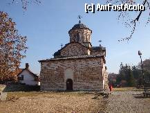 [P30] Biserica Domnească Sfântul Nicolae , Curtea de Argeș-vedere spre intrare din curtea domnească » foto by mariana.olaru
 - 
<span class="allrVoted glyphicon glyphicon-heart hidden" id="av281013"></span>
<a class="m-l-10 hidden" id="sv281013" onclick="voting_Foto_DelVot(,281013,24639)" role="button">șterge vot <span class="glyphicon glyphicon-remove"></span></a>
<a id="v9281013" class=" c-red"  onclick="voting_Foto_SetVot(281013)" role="button"><span class="glyphicon glyphicon-heart-empty"></span> <b>LIKE</b> = Votează poza</a> <img class="hidden"  id="f281013W9" src="/imagini/loader.gif" border="0" /><span class="AjErrMes hidden" id="e281013ErM"></span>