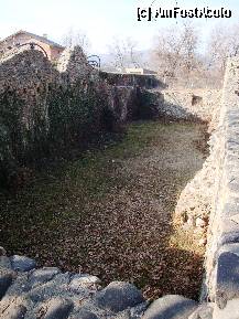 [P34] Ruine din perimetrul ansamblului feudal Biserica Domnească Sfântul Nicolae , Curtea de Argeș » foto by mariana.olaru
 - 
<span class="allrVoted glyphicon glyphicon-heart hidden" id="av281017"></span>
<a class="m-l-10 hidden" id="sv281017" onclick="voting_Foto_DelVot(,281017,24639)" role="button">șterge vot <span class="glyphicon glyphicon-remove"></span></a>
<a id="v9281017" class=" c-red"  onclick="voting_Foto_SetVot(281017)" role="button"><span class="glyphicon glyphicon-heart-empty"></span> <b>LIKE</b> = Votează poza</a> <img class="hidden"  id="f281017W9" src="/imagini/loader.gif" border="0" /><span class="AjErrMes hidden" id="e281017ErM"></span>