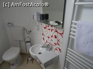 [P14] Baie cameră mansardă - Vila Matia Resort, Alba Iulia.  » foto by tata123 🔱
 - 
<span class="allrVoted glyphicon glyphicon-heart hidden" id="av1068284"></span>
<a class="m-l-10 hidden" id="sv1068284" onclick="voting_Foto_DelVot(,1068284,24674)" role="button">șterge vot <span class="glyphicon glyphicon-remove"></span></a>
<a id="v91068284" class=" c-red"  onclick="voting_Foto_SetVot(1068284)" role="button"><span class="glyphicon glyphicon-heart-empty"></span> <b>LIKE</b> = Votează poza</a> <img class="hidden"  id="f1068284W9" src="/imagini/loader.gif" border="0" /><span class="AjErrMes hidden" id="e1068284ErM"></span>
