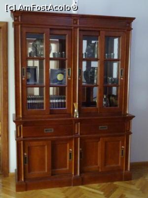 [P07] Vitrină decorativă în spațiul Recepției - Vila Matia Resort, Alba Iulia.  » foto by tata123 🔱
 - 
<span class="allrVoted glyphicon glyphicon-heart hidden" id="av1068276"></span>
<a class="m-l-10 hidden" id="sv1068276" onclick="voting_Foto_DelVot(,1068276,24674)" role="button">șterge vot <span class="glyphicon glyphicon-remove"></span></a>
<a id="v91068276" class=" c-red"  onclick="voting_Foto_SetVot(1068276)" role="button"><span class="glyphicon glyphicon-heart-empty"></span> <b>LIKE</b> = Votează poza</a> <img class="hidden"  id="f1068276W9" src="/imagini/loader.gif" border="0" /><span class="AjErrMes hidden" id="e1068276ErM"></span>