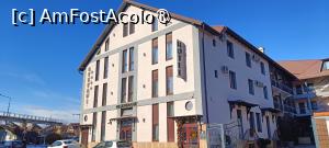 [P01] Hotel Stefani - corpul principal; în stânga parcarea și podul peste calea ferată. » foto by tata123 🔱
 - 
<span class="allrVoted glyphicon glyphicon-heart hidden" id="av1516636"></span>
<a class="m-l-10 hidden" id="sv1516636" onclick="voting_Foto_DelVot(,1516636,24704)" role="button">șterge vot <span class="glyphicon glyphicon-remove"></span></a>
<a id="v91516636" class=" c-red"  onclick="voting_Foto_SetVot(1516636)" role="button"><span class="glyphicon glyphicon-heart-empty"></span> <b>LIKE</b> = Votează poza</a> <img class="hidden"  id="f1516636W9" src="/imagini/loader.gif" border="0" /><span class="AjErrMes hidden" id="e1516636ErM"></span>