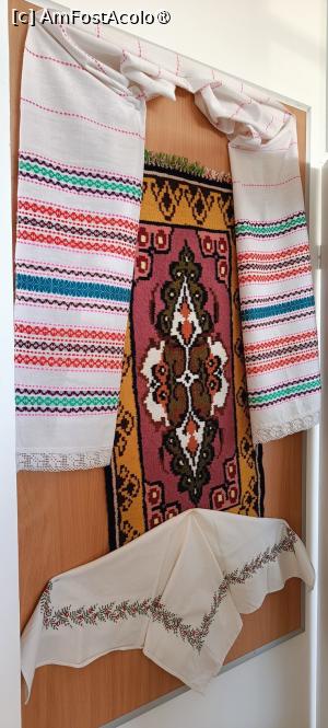 [P13] Țesături expuse în centrul cultural din Joldești. » foto by tata123 🔱
 - 
<span class="allrVoted glyphicon glyphicon-heart hidden" id="av1407558"></span>
<a class="m-l-10 hidden" id="sv1407558" onclick="voting_Foto_DelVot(,1407558,24777)" role="button">șterge vot <span class="glyphicon glyphicon-remove"></span></a>
<a id="v91407558" class=" c-red"  onclick="voting_Foto_SetVot(1407558)" role="button"><span class="glyphicon glyphicon-heart-empty"></span> <b>LIKE</b> = Votează poza</a> <img class="hidden"  id="f1407558W9" src="/imagini/loader.gif" border="0" /><span class="AjErrMes hidden" id="e1407558ErM"></span>