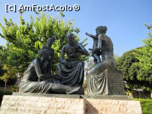 [P16] Grup statuar frumos în orașul nou.  » foto by maryka
 - 
<span class="allrVoted glyphicon glyphicon-heart hidden" id="av1049742"></span>
<a class="m-l-10 hidden" id="sv1049742" onclick="voting_Foto_DelVot(,1049742,24808)" role="button">șterge vot <span class="glyphicon glyphicon-remove"></span></a>
<a id="v91049742" class=" c-red"  onclick="voting_Foto_SetVot(1049742)" role="button"><span class="glyphicon glyphicon-heart-empty"></span> <b>LIKE</b> = Votează poza</a> <img class="hidden"  id="f1049742W9" src="/imagini/loader.gif" border="0" /><span class="AjErrMes hidden" id="e1049742ErM"></span>