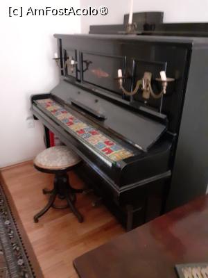 [P07] Pianul la care exersa elevul Nini » foto by Michi
 - 
<span class="allrVoted glyphicon glyphicon-heart hidden" id="av1422545"></span>
<a class="m-l-10 hidden" id="sv1422545" onclick="voting_Foto_DelVot(,1422545,24869)" role="button">șterge vot <span class="glyphicon glyphicon-remove"></span></a>
<a id="v91422545" class=" c-red"  onclick="voting_Foto_SetVot(1422545)" role="button"><span class="glyphicon glyphicon-heart-empty"></span> <b>LIKE</b> = Votează poza</a> <img class="hidden"  id="f1422545W9" src="/imagini/loader.gif" border="0" /><span class="AjErrMes hidden" id="e1422545ErM"></span>