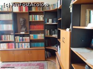 [P16] Biblioteca poetului.  » foto by mihaelavoicu
 - 
<span class="allrVoted glyphicon glyphicon-heart hidden" id="av1053477"></span>
<a class="m-l-10 hidden" id="sv1053477" onclick="voting_Foto_DelVot(,1053477,24869)" role="button">șterge vot <span class="glyphicon glyphicon-remove"></span></a>
<a id="v91053477" class=" c-red"  onclick="voting_Foto_SetVot(1053477)" role="button"><span class="glyphicon glyphicon-heart-empty"></span> <b>LIKE</b> = Votează poza</a> <img class="hidden"  id="f1053477W9" src="/imagini/loader.gif" border="0" /><span class="AjErrMes hidden" id="e1053477ErM"></span>