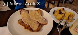 [P60] Ristorantino Vamolino, Cotoletta alla Bolognese con crema di parmigiano e prosciutto crudo, cotta nel brodo di Cappone » foto by irinad
 - 
<span class="allrVoted glyphicon glyphicon-heart hidden" id="av1520232"></span>
<a class="m-l-10 hidden" id="sv1520232" onclick="voting_Foto_DelVot(,1520232,24890)" role="button">șterge vot <span class="glyphicon glyphicon-remove"></span></a>
<a id="v91520232" class=" c-red"  onclick="voting_Foto_SetVot(1520232)" role="button"><span class="glyphicon glyphicon-heart-empty"></span> <b>LIKE</b> = Votează poza</a> <img class="hidden"  id="f1520232W9" src="/imagini/loader.gif" border="0" /><span class="AjErrMes hidden" id="e1520232ErM"></span>