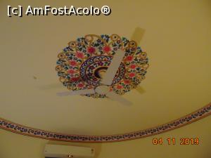 [P08] tavanul pictat, ventilatorul cu trei brate si braul cu flori mov de la marginea tavanului » foto by Yolanda
 - 
<span class="allrVoted glyphicon glyphicon-heart hidden" id="av1131707"></span>
<a class="m-l-10 hidden" id="sv1131707" onclick="voting_Foto_DelVot(,1131707,24892)" role="button">șterge vot <span class="glyphicon glyphicon-remove"></span></a>
<a id="v91131707" class=" c-red"  onclick="voting_Foto_SetVot(1131707)" role="button"><span class="glyphicon glyphicon-heart-empty"></span> <b>LIKE</b> = Votează poza</a> <img class="hidden"  id="f1131707W9" src="/imagini/loader.gif" border="0" /><span class="AjErrMes hidden" id="e1131707ErM"></span>