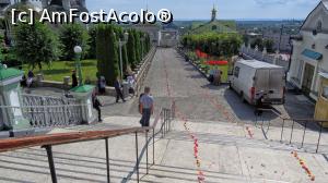 [P14] Sfânta Lavră Poceaev: aleea ce unește Poarta sfântă cu Catedrala , presărată cu flori, spre cinstirea ieromonahului ce urma să fie înmormântat » foto by mariana.olaru
 - 
<span class="allrVoted glyphicon glyphicon-heart hidden" id="av1055222"></span>
<a class="m-l-10 hidden" id="sv1055222" onclick="voting_Foto_DelVot(,1055222,24901)" role="button">șterge vot <span class="glyphicon glyphicon-remove"></span></a>
<a id="v91055222" class=" c-red"  onclick="voting_Foto_SetVot(1055222)" role="button"><span class="glyphicon glyphicon-heart-empty"></span> <b>LIKE</b> = Votează poza</a> <img class="hidden"  id="f1055222W9" src="/imagini/loader.gif" border="0" /><span class="AjErrMes hidden" id="e1055222ErM"></span>