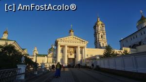 [P04] Sfânta Lavră Poceaev: Poarta sfinților în prim plan și turnul clopotniței în fundal » foto by mariana.olaru
 - 
<span class="allrVoted glyphicon glyphicon-heart hidden" id="av1055205"></span>
<a class="m-l-10 hidden" id="sv1055205" onclick="voting_Foto_DelVot(,1055205,24901)" role="button">șterge vot <span class="glyphicon glyphicon-remove"></span></a>
<a id="v91055205" class=" c-red"  onclick="voting_Foto_SetVot(1055205)" role="button"><span class="glyphicon glyphicon-heart-empty"></span> <b>LIKE</b> = Votează poza</a> <img class="hidden"  id="f1055205W9" src="/imagini/loader.gif" border="0" /><span class="AjErrMes hidden" id="e1055205ErM"></span>