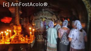 [P50] Sfânta Lavră Poceaev: racla Sfântului Iov din Biserica peșterilor. Din cauza semiobscurității din peșteră, calitatea fotografiei a fost afectată, dar vă puteți face o oarecare imagine.  » foto by mariana.olaru
 - 
<span class="allrVoted glyphicon glyphicon-heart hidden" id="av1055259"></span>
<a class="m-l-10 hidden" id="sv1055259" onclick="voting_Foto_DelVot(,1055259,24901)" role="button">șterge vot <span class="glyphicon glyphicon-remove"></span></a>
<a id="v91055259" class=" c-red"  onclick="voting_Foto_SetVot(1055259)" role="button"><span class="glyphicon glyphicon-heart-empty"></span> <b>LIKE</b> = Votează poza</a> <img class="hidden"  id="f1055259W9" src="/imagini/loader.gif" border="0" /><span class="AjErrMes hidden" id="e1055259ErM"></span>