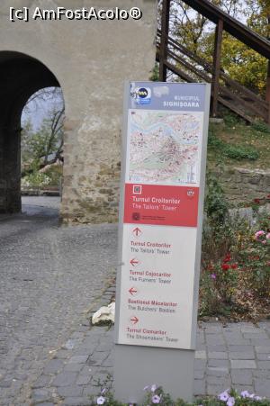 [P01] Turnul Croitorilor prin care se intra pentru a ajunge la Pension am Schneiderturm 3* - Sighisoara » foto by Diaura*
 - 
<span class="allrVoted glyphicon glyphicon-heart hidden" id="av1064487"></span>
<a class="m-l-10 hidden" id="sv1064487" onclick="voting_Foto_DelVot(,1064487,25039)" role="button">șterge vot <span class="glyphicon glyphicon-remove"></span></a>
<a id="v91064487" class=" c-red"  onclick="voting_Foto_SetVot(1064487)" role="button"><span class="glyphicon glyphicon-heart-empty"></span> <b>LIKE</b> = Votează poza</a> <img class="hidden"  id="f1064487W9" src="/imagini/loader.gif" border="0" /><span class="AjErrMes hidden" id="e1064487ErM"></span>