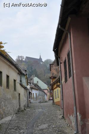 [P02] Imediat pe partea dreapta a acestei stradute este Pension am Schneiderturm 3* - Sighisoara » foto by Diaura*
 - 
<span class="allrVoted glyphicon glyphicon-heart hidden" id="av1064488"></span>
<a class="m-l-10 hidden" id="sv1064488" onclick="voting_Foto_DelVot(,1064488,25039)" role="button">șterge vot <span class="glyphicon glyphicon-remove"></span></a>
<a id="v91064488" class=" c-red"  onclick="voting_Foto_SetVot(1064488)" role="button"><span class="glyphicon glyphicon-heart-empty"></span> <b>LIKE</b> = Votează poza</a> <img class="hidden"  id="f1064488W9" src="/imagini/loader.gif" border="0" /><span class="AjErrMes hidden" id="e1064488ErM"></span>