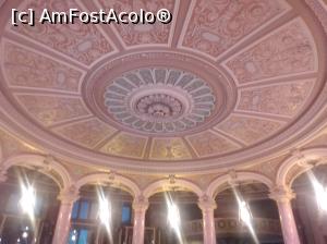 [P06] Ateneul Român, sala mare de la intrare, parter » foto by Mioritik
 - 
<span class="allrVoted glyphicon glyphicon-heart hidden" id="av1347199"></span>
<a class="m-l-10 hidden" id="sv1347199" onclick="voting_Foto_DelVot(,1347199,25050)" role="button">șterge vot <span class="glyphicon glyphicon-remove"></span></a>
<a id="v91347199" class=" c-red"  onclick="voting_Foto_SetVot(1347199)" role="button"><span class="glyphicon glyphicon-heart-empty"></span> <b>LIKE</b> = Votează poza</a> <img class="hidden"  id="f1347199W9" src="/imagini/loader.gif" border="0" /><span class="AjErrMes hidden" id="e1347199ErM"></span>