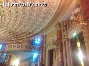 [P09] Ateneul Român, sala mare de la intrare, parter » foto by Mioritik
 - 
<span class="allrVoted glyphicon glyphicon-heart hidden" id="av1347202"></span>
<a class="m-l-10 hidden" id="sv1347202" onclick="voting_Foto_DelVot(,1347202,25050)" role="button">șterge vot <span class="glyphicon glyphicon-remove"></span></a>
<a id="v91347202" class=" c-red"  onclick="voting_Foto_SetVot(1347202)" role="button"><span class="glyphicon glyphicon-heart-empty"></span> <b>LIKE</b> = Votează poza</a> <img class="hidden"  id="f1347202W9" src="/imagini/loader.gif" border="0" /><span class="AjErrMes hidden" id="e1347202ErM"></span>