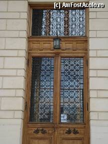[P12] Palatul Ateneului Roman - usa din lemn masiv cu decoratiuni din fier forjat » foto by Diaura*
 - 
<span class="allrVoted glyphicon glyphicon-heart hidden" id="av34126"></span>
<a class="m-l-10 hidden" id="sv34126" onclick="voting_Foto_DelVot(,34126,25050)" role="button">șterge vot <span class="glyphicon glyphicon-remove"></span></a>
<a id="v934126" class=" c-red"  onclick="voting_Foto_SetVot(34126)" role="button"><span class="glyphicon glyphicon-heart-empty"></span> <b>LIKE</b> = Votează poza</a> <img class="hidden"  id="f34126W9" src="/imagini/loader.gif" border="0" /><span class="AjErrMes hidden" id="e34126ErM"></span>