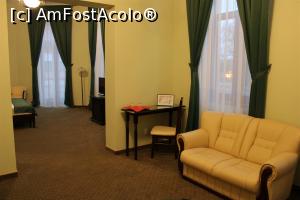 [P28] Carei, Hotel Central, Apartament, Dormitorul văzut din camera de zi » foto by mprofeanu
 - 
<span class="allrVoted glyphicon glyphicon-heart hidden" id="av1072530"></span>
<a class="m-l-10 hidden" id="sv1072530" onclick="voting_Foto_DelVot(,1072530,25177)" role="button">șterge vot <span class="glyphicon glyphicon-remove"></span></a>
<a id="v91072530" class=" c-red"  onclick="voting_Foto_SetVot(1072530)" role="button"><span class="glyphicon glyphicon-heart-empty"></span> <b>LIKE</b> = Votează poza</a> <img class="hidden"  id="f1072530W9" src="/imagini/loader.gif" border="0" /><span class="AjErrMes hidden" id="e1072530ErM"></span>