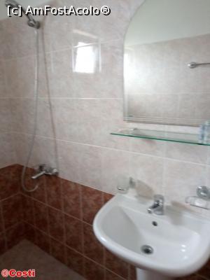 [P10] O altă imagine din baia camerei în care am stat » foto by Costi
 - 
<span class="allrVoted glyphicon glyphicon-heart hidden" id="av1082489"></span>
<a class="m-l-10 hidden" id="sv1082489" onclick="voting_Foto_DelVot(,1082489,25313)" role="button">șterge vot <span class="glyphicon glyphicon-remove"></span></a>
<a id="v91082489" class=" c-red"  onclick="voting_Foto_SetVot(1082489)" role="button"><span class="glyphicon glyphicon-heart-empty"></span> <b>LIKE</b> = Votează poza</a> <img class="hidden"  id="f1082489W9" src="/imagini/loader.gif" border="0" /><span class="AjErrMes hidden" id="e1082489ErM"></span>