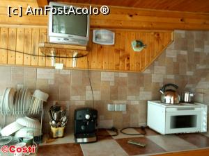 [P20] Bucătăria este dotată și cu cuptor cu plite electrice, dar și cu televizor...  » foto by Costi
 - 
<span class="allrVoted glyphicon glyphicon-heart hidden" id="av1082504"></span>
<a class="m-l-10 hidden" id="sv1082504" onclick="voting_Foto_DelVot(,1082504,25313)" role="button">șterge vot <span class="glyphicon glyphicon-remove"></span></a>
<a id="v91082504" class=" c-red"  onclick="voting_Foto_SetVot(1082504)" role="button"><span class="glyphicon glyphicon-heart-empty"></span> <b>LIKE</b> = Votează poza</a> <img class="hidden"  id="f1082504W9" src="/imagini/loader.gif" border="0" /><span class="AjErrMes hidden" id="e1082504ErM"></span>