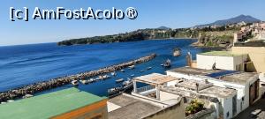 [P18] Primul punct de belvedere spre Marina di Corricella - în Piazza dei Martiri (de aici se vede doar portul). » foto by tata123 🔱
 - 
<span class="allrVoted glyphicon glyphicon-heart hidden" id="av1527666"></span>
<a class="m-l-10 hidden" id="sv1527666" onclick="voting_Foto_DelVot(,1527666,25378)" role="button">șterge vot <span class="glyphicon glyphicon-remove"></span></a>
<a id="v91527666" class=" c-red"  onclick="voting_Foto_SetVot(1527666)" role="button"><span class="glyphicon glyphicon-heart-empty"></span> <b>LIKE</b> = Votează poza</a> <img class="hidden"  id="f1527666W9" src="/imagini/loader.gif" border="0" /><span class="AjErrMes hidden" id="e1527666ErM"></span>
