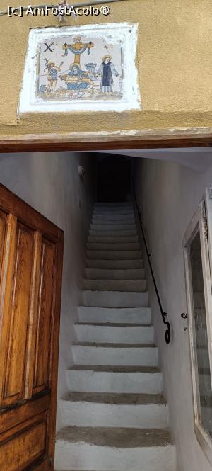 [P08] Scară de acces spre locuința de la etaj, iar deasupra intrării, icoana. » foto by tata123 🔱
 - 
<span class="allrVoted glyphicon glyphicon-heart hidden" id="av1527656"></span>
<a class="m-l-10 hidden" id="sv1527656" onclick="voting_Foto_DelVot(,1527656,25378)" role="button">șterge vot <span class="glyphicon glyphicon-remove"></span></a>
<a id="v91527656" class=" c-red"  onclick="voting_Foto_SetVot(1527656)" role="button"><span class="glyphicon glyphicon-heart-empty"></span> <b>LIKE</b> = Votează poza</a> <img class="hidden"  id="f1527656W9" src="/imagini/loader.gif" border="0" /><span class="AjErrMes hidden" id="e1527656ErM"></span>