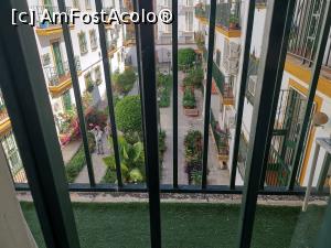 [P16] Vedere din living spre curtea interioară. Vedeți turiști care făceau poze la balcoanele noastre. Asta se întâmpla tot timpul.  » foto by Aurici
 - 
<span class="allrVoted glyphicon glyphicon-heart hidden" id="av1091950"></span>
<a class="m-l-10 hidden" id="sv1091950" onclick="voting_Foto_DelVot(,1091950,25468)" role="button">șterge vot <span class="glyphicon glyphicon-remove"></span></a>
<a id="v91091950" class=" c-red"  onclick="voting_Foto_SetVot(1091950)" role="button"><span class="glyphicon glyphicon-heart-empty"></span> <b>LIKE</b> = Votează poza</a> <img class="hidden"  id="f1091950W9" src="/imagini/loader.gif" border="0" /><span class="AjErrMes hidden" id="e1091950ErM"></span>