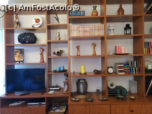 [P07] Living Nool. TV la care nu-mi amintesc să-i fi dat drumul și multe obiecte decorative.  » foto by Aurici
 - 
<span class="allrVoted glyphicon glyphicon-heart hidden" id="av1091940"></span>
<a class="m-l-10 hidden" id="sv1091940" onclick="voting_Foto_DelVot(,1091940,25468)" role="button">șterge vot <span class="glyphicon glyphicon-remove"></span></a>
<a id="v91091940" class=" c-red"  onclick="voting_Foto_SetVot(1091940)" role="button"><span class="glyphicon glyphicon-heart-empty"></span> <b>LIKE</b> = Votează poza</a> <img class="hidden"  id="f1091940W9" src="/imagini/loader.gif" border="0" /><span class="AjErrMes hidden" id="e1091940ErM"></span>