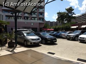 [P15] Zona de parcare din fața hotelului. Imaginea a surprins un moment neaglomerat.  » foto by Sebastian TM
 - 
<span class="allrVoted glyphicon glyphicon-heart hidden" id="av1097746"></span>
<a class="m-l-10 hidden" id="sv1097746" onclick="voting_Foto_DelVot(,1097746,25559)" role="button">șterge vot <span class="glyphicon glyphicon-remove"></span></a>
<a id="v91097746" class=" c-red"  onclick="voting_Foto_SetVot(1097746)" role="button"><span class="glyphicon glyphicon-heart-empty"></span> <b>LIKE</b> = Votează poza</a> <img class="hidden"  id="f1097746W9" src="/imagini/loader.gif" border="0" /><span class="AjErrMes hidden" id="e1097746ErM"></span>