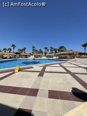 [P08] Una dintre piscine » foto by krisstinna
 - 
<span class="allrVoted glyphicon glyphicon-heart hidden" id="av1277342"></span>
<a class="m-l-10 hidden" id="sv1277342" onclick="voting_Foto_DelVot(,1277342,25753)" role="button">șterge vot <span class="glyphicon glyphicon-remove"></span></a>
<a id="v91277342" class=" c-red"  onclick="voting_Foto_SetVot(1277342)" role="button"><span class="glyphicon glyphicon-heart-empty"></span> <b>LIKE</b> = Votează poza</a> <img class="hidden"  id="f1277342W9" src="/imagini/loader.gif" border="0" /><span class="AjErrMes hidden" id="e1277342ErM"></span>